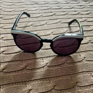 House of Harlow 1960 Black and White Sunglasses Retro Chic